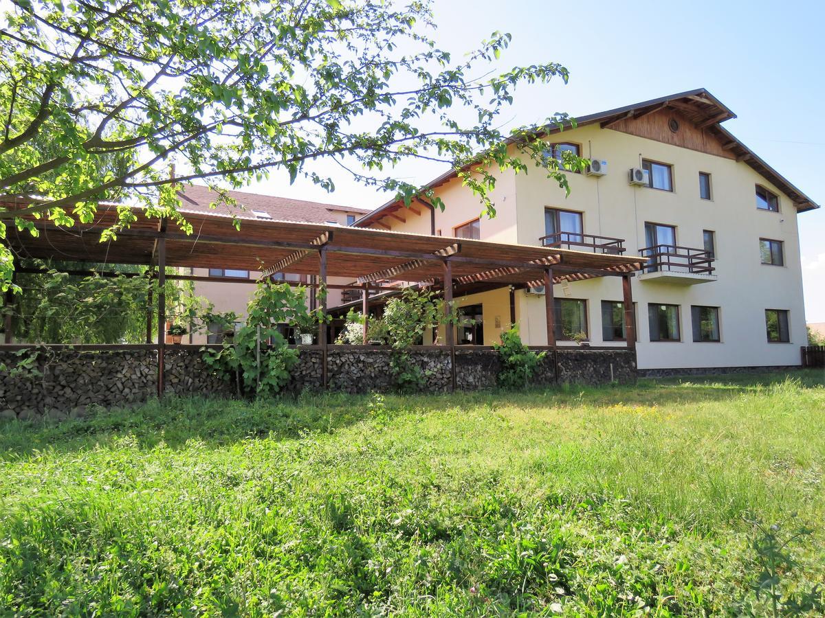 לינה וארוחת בוקר Caransebeş Kolpinghaus מראה חיצוני תמונה
