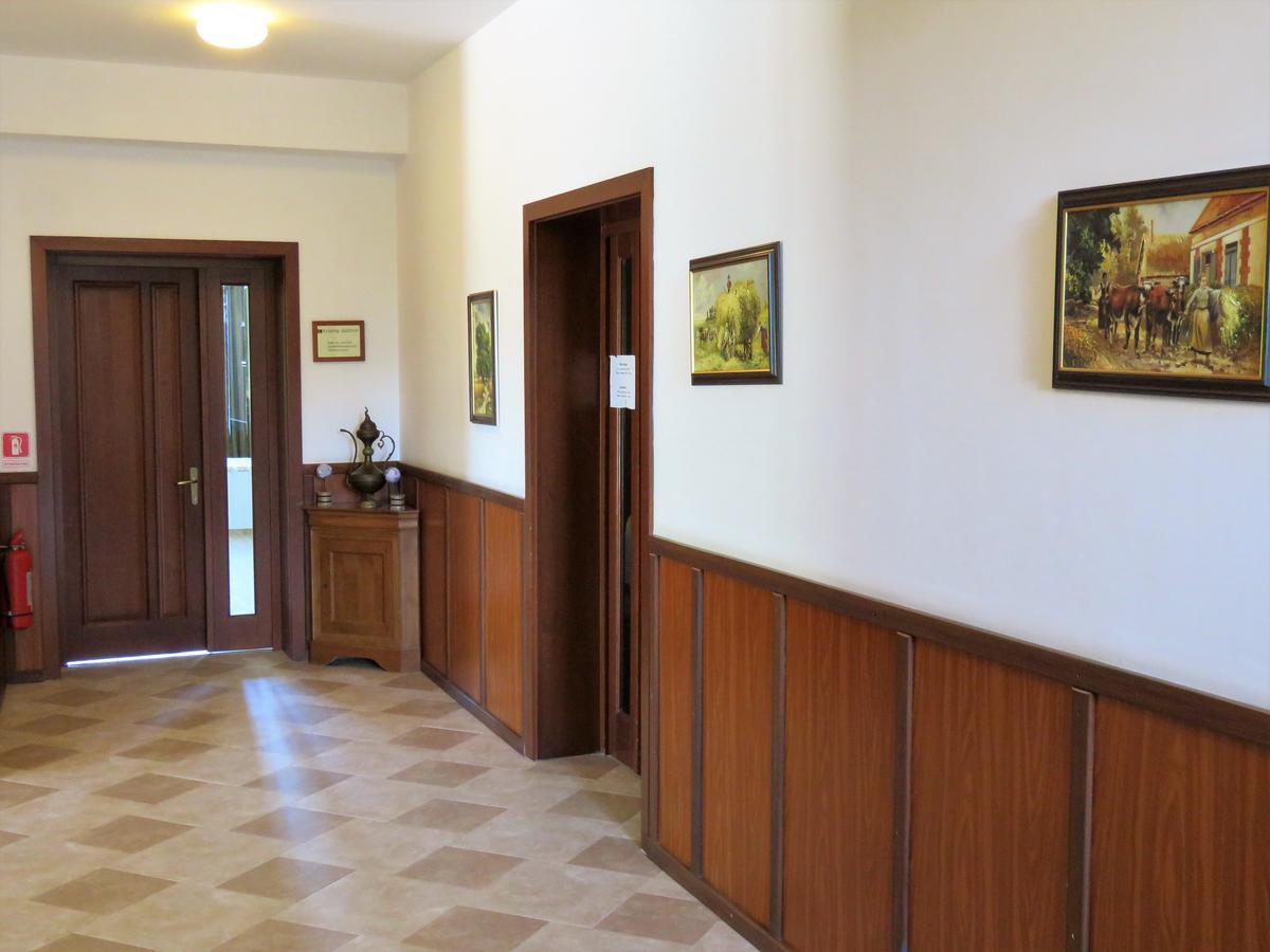 לינה וארוחת בוקר Caransebeş Kolpinghaus מראה חיצוני תמונה